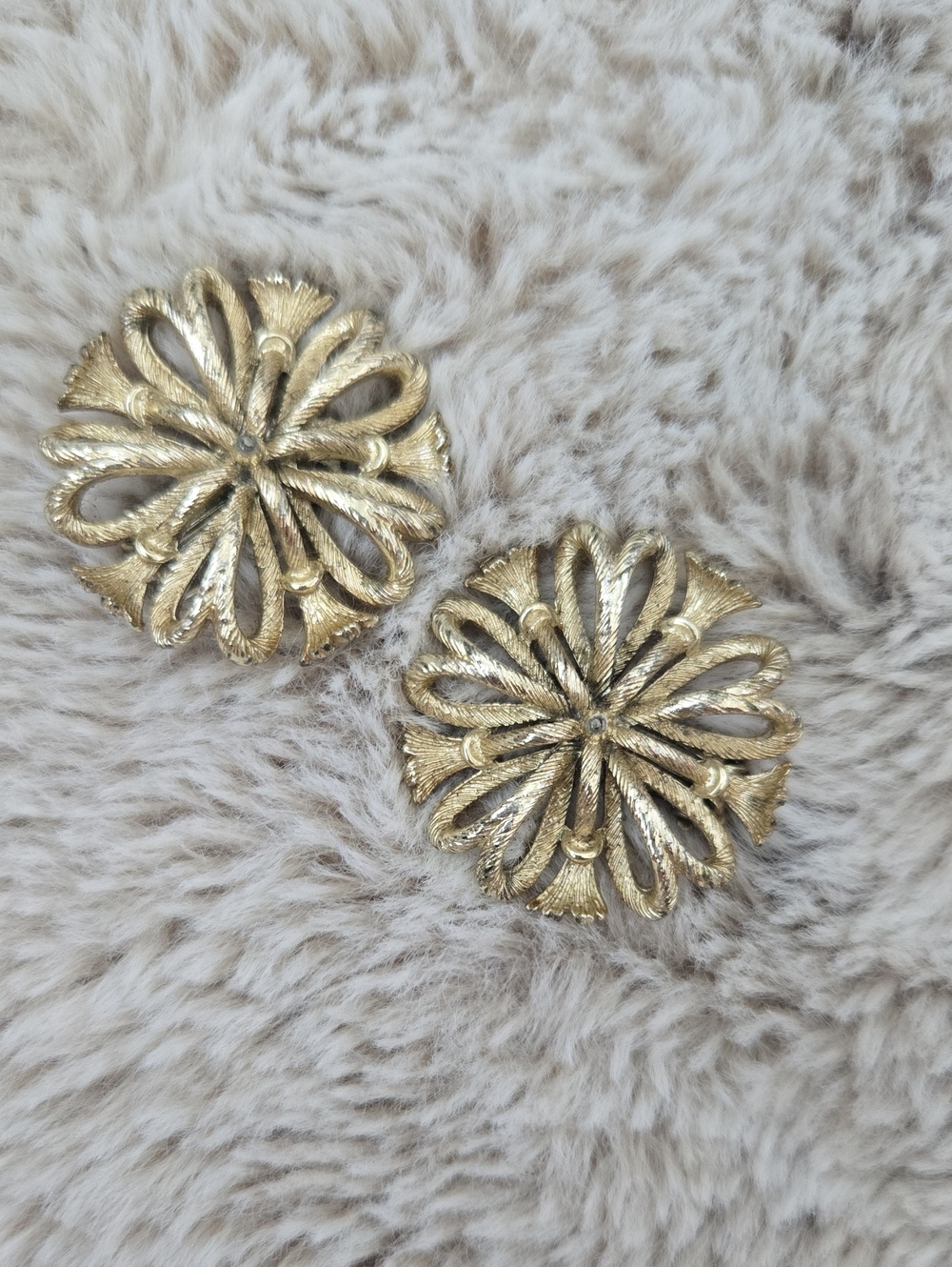 Vintage Lisner clip on earrings